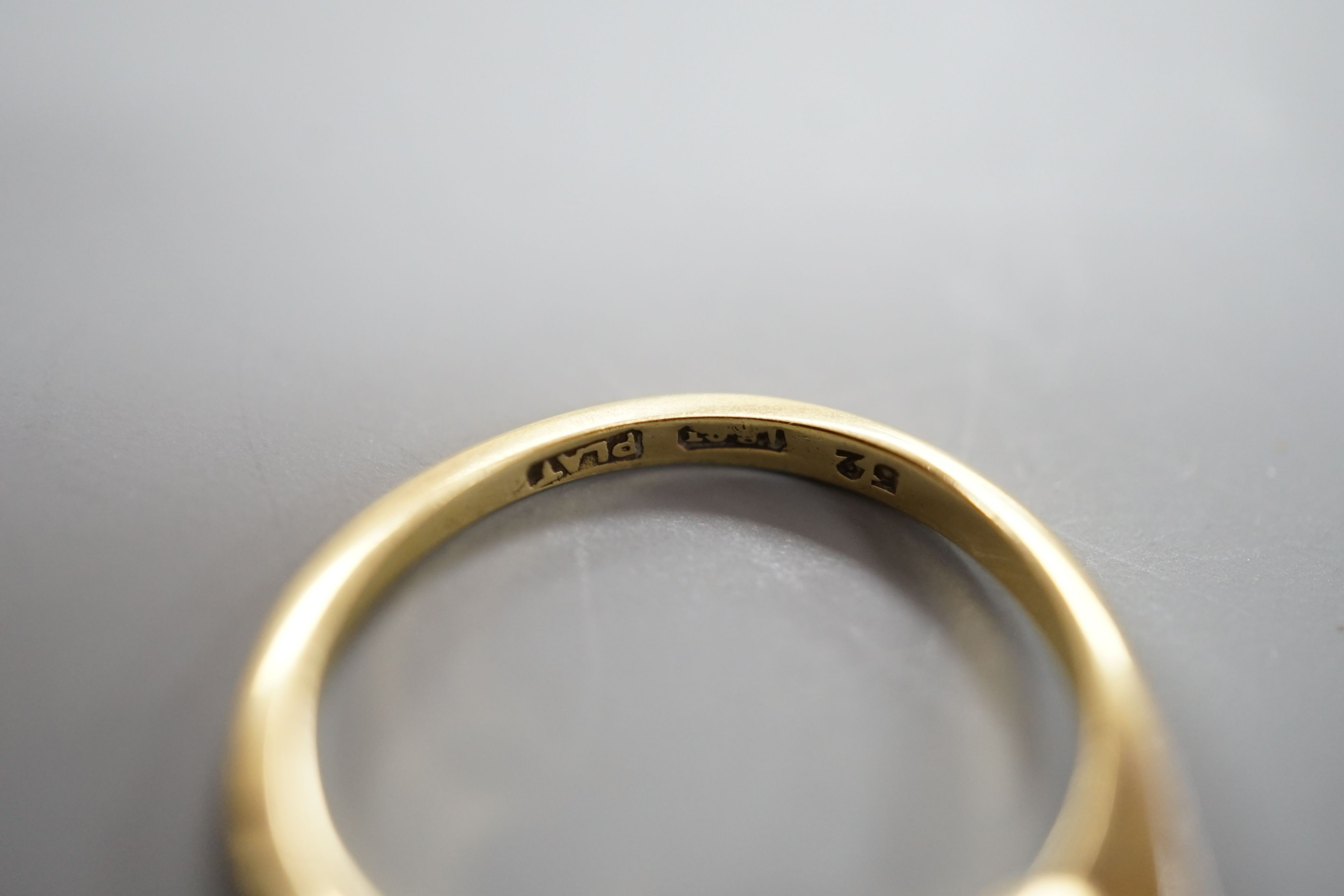 An 18ct gold and platinum solitaire diamond ring, the brilliant cut stone approximately 0.35cts, size M, gross 2.5 grams